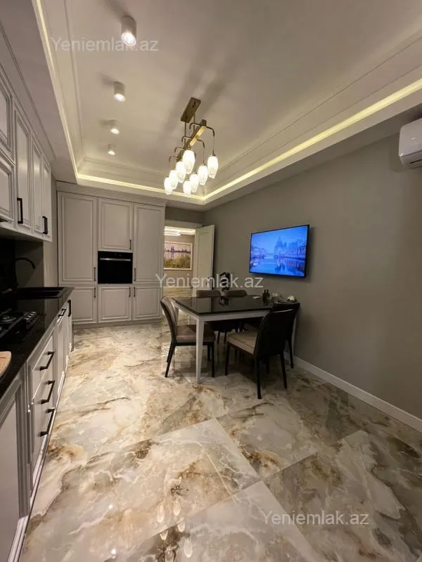 Satılır 4 otaqlı yeni tikili 225 m²