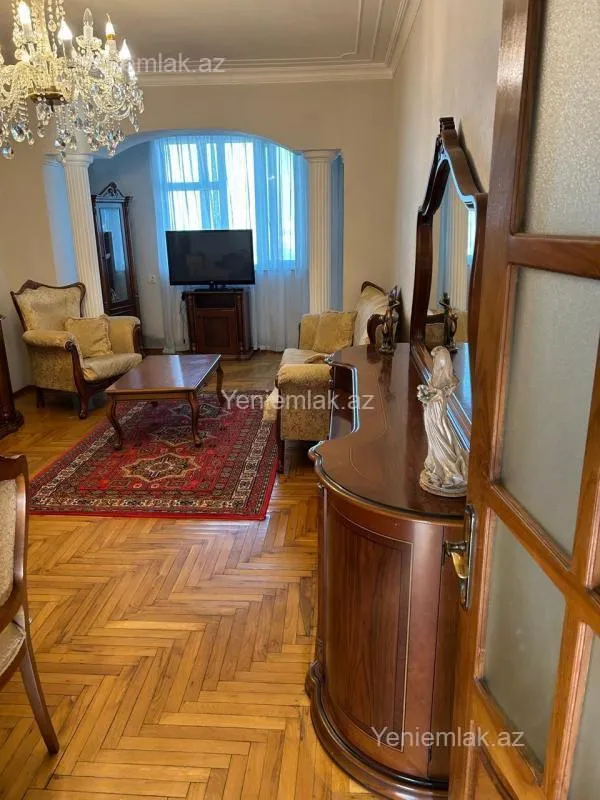 Satılır 3 otaqlı köhnə tikili 84 m²