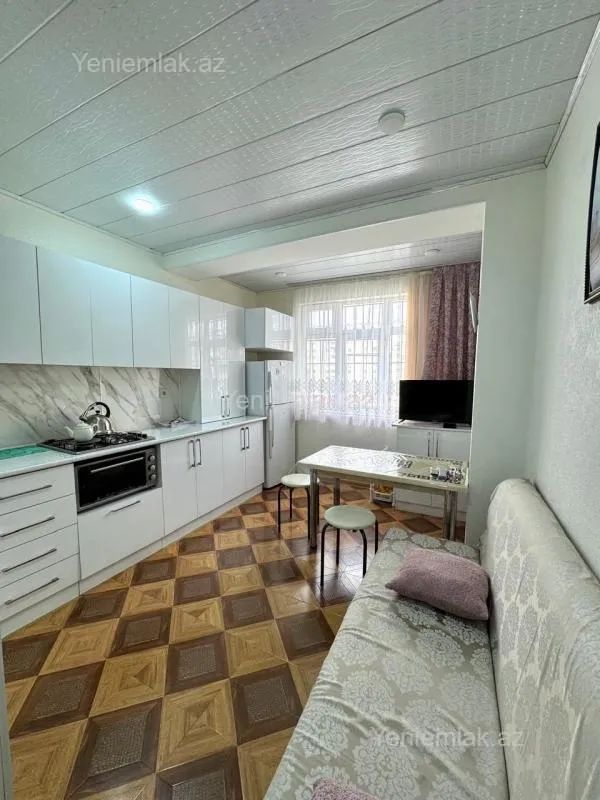 Satılır 4 otaqlı köhnə tikili 85 m²