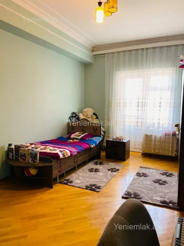 Satılır 4 otaqlı yeni tikili 140 m²