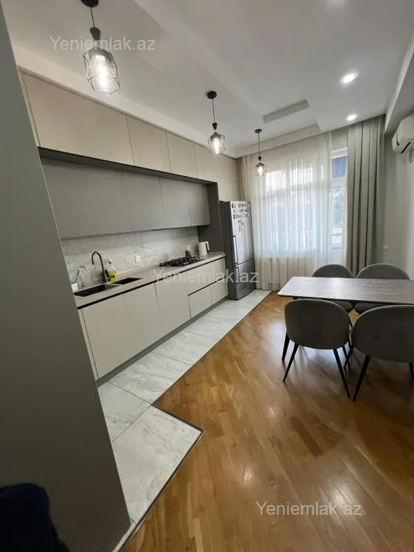 Satılır 4 otaqlı yeni tikili 145 m²