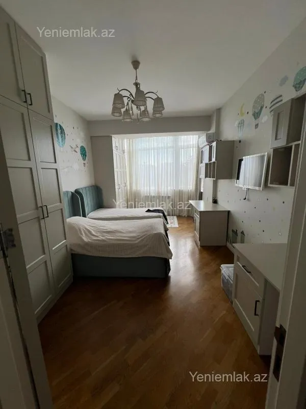 Satılır 4 otaqlı yeni tikili 145 m²