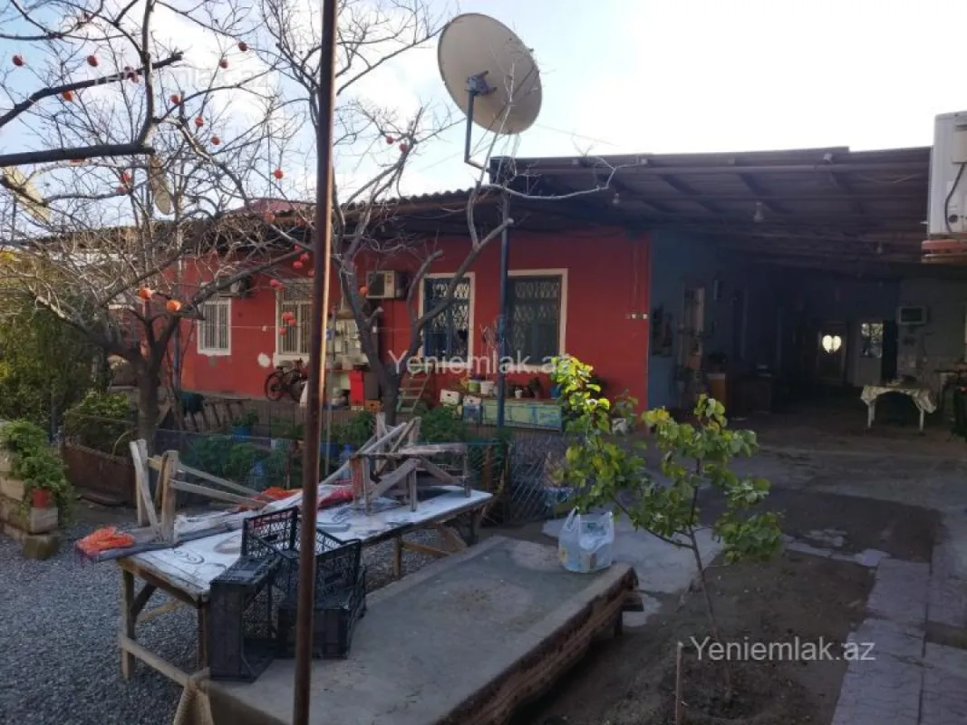 Satılır 6 otaqlı həyət evi 200 m²