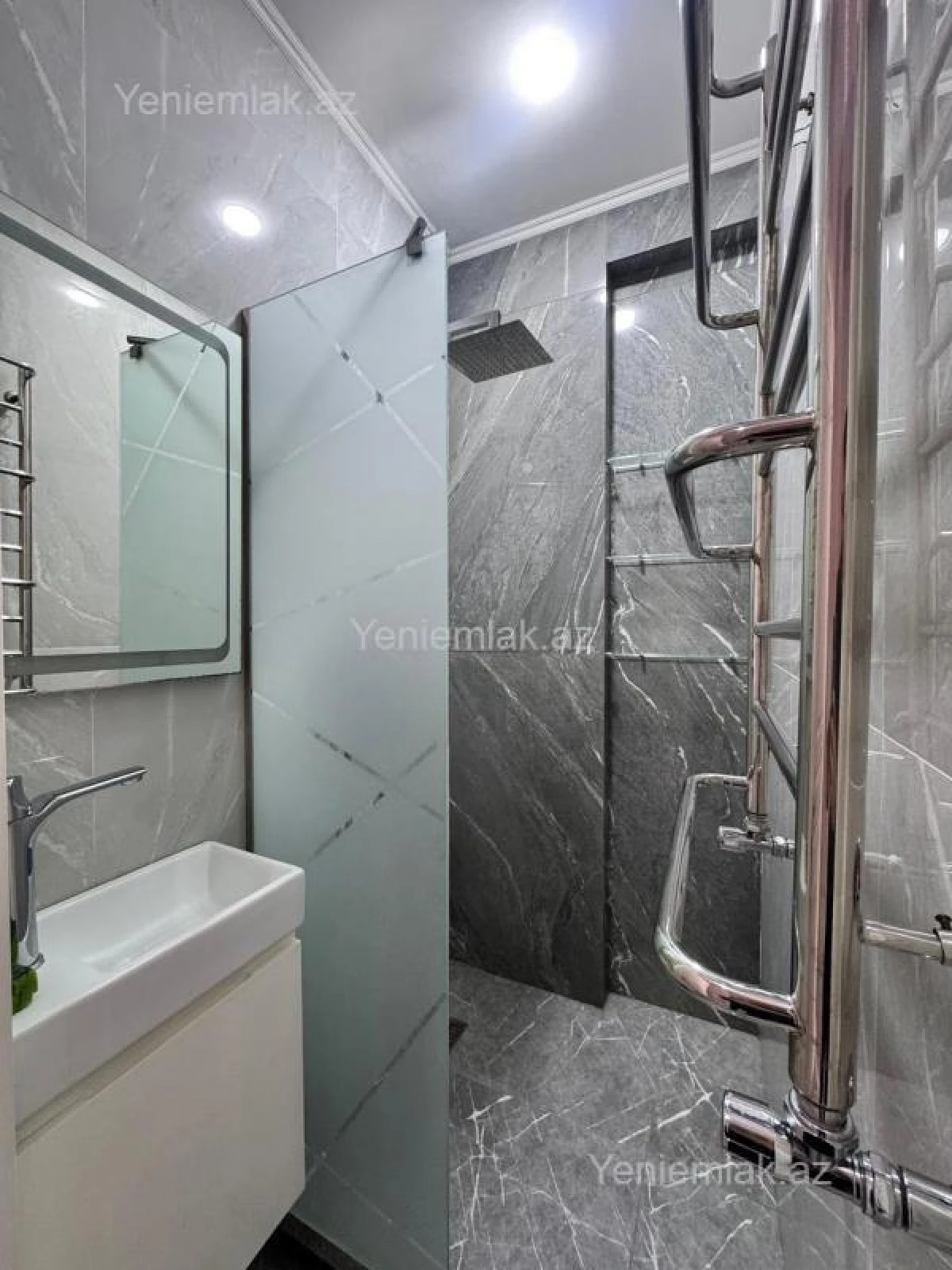 Satılır 3 otaqlı yeni tikili 100 m²