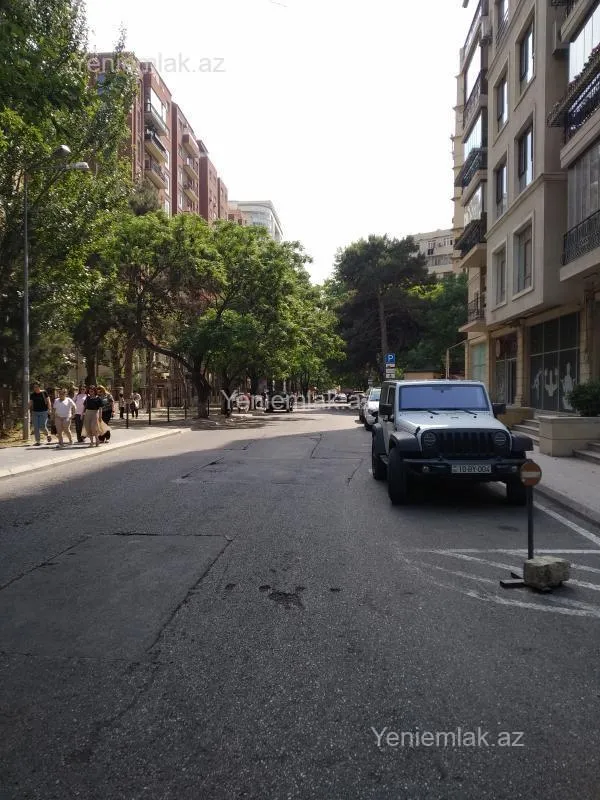 Satılır 3 otaqlı obyekt 200 m²