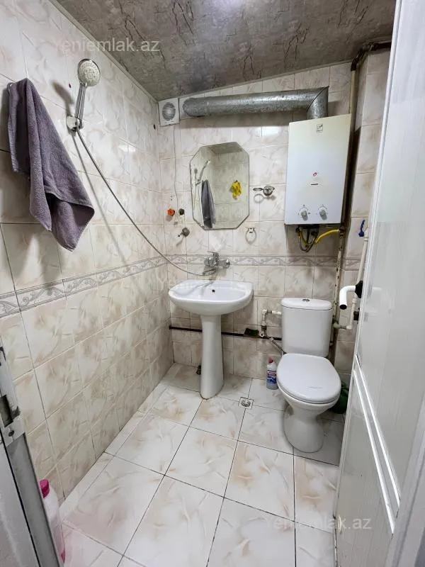Satılır 1 otaqlı köhnə tikili 30 m²