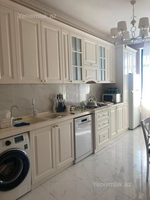 Satılır 3 otaqlı yeni tikili 100 m²