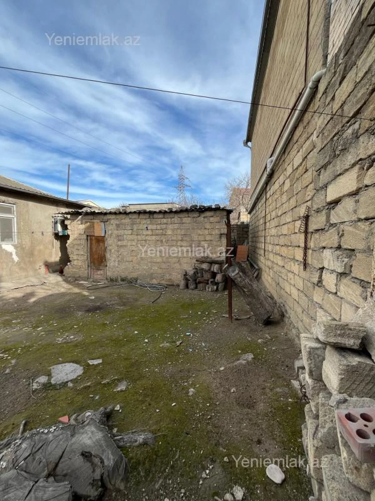 Satılır 5 otaqlı həyət evi 220 m²