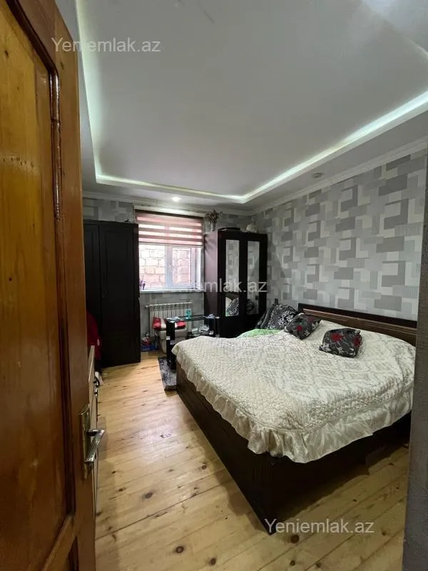 Satılır 5 otaqlı həyət evi 220 m²
