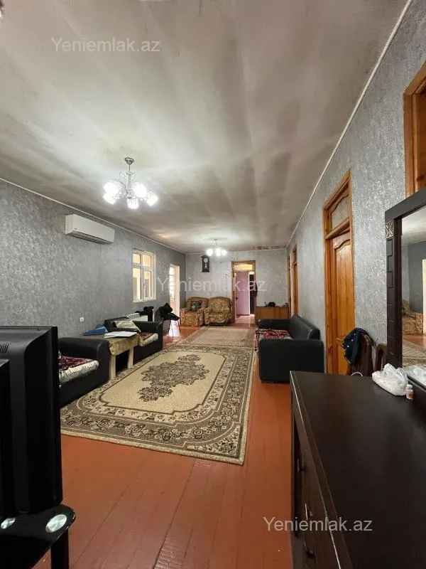 Satılır 5 otaqlı həyət evi 220 m²