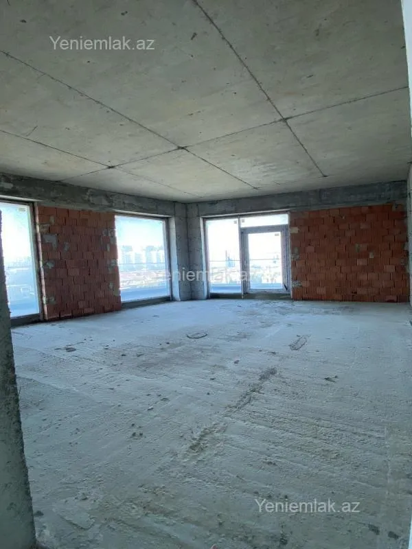 Satılır 4 otaqlı yeni tikili 240.5 m²