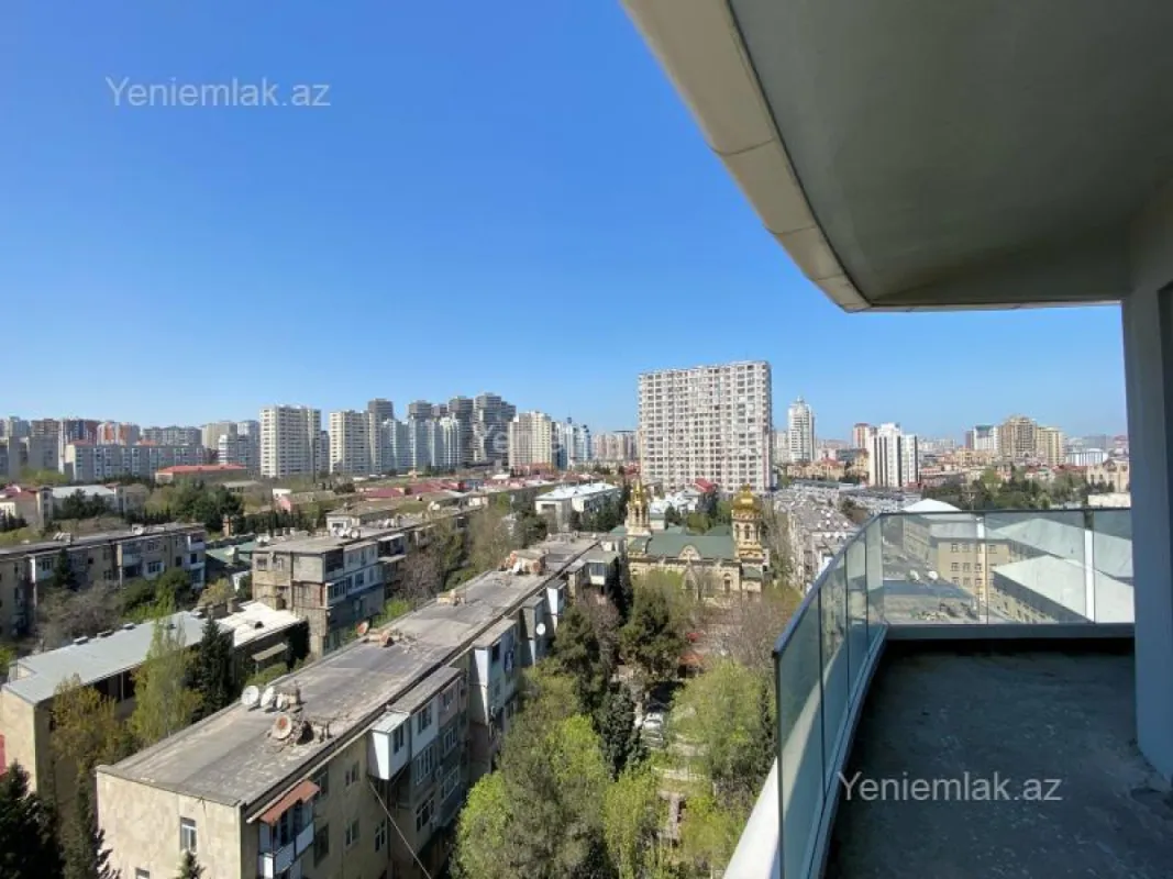 Satılır 4 otaqlı yeni tikili 240.5 m²