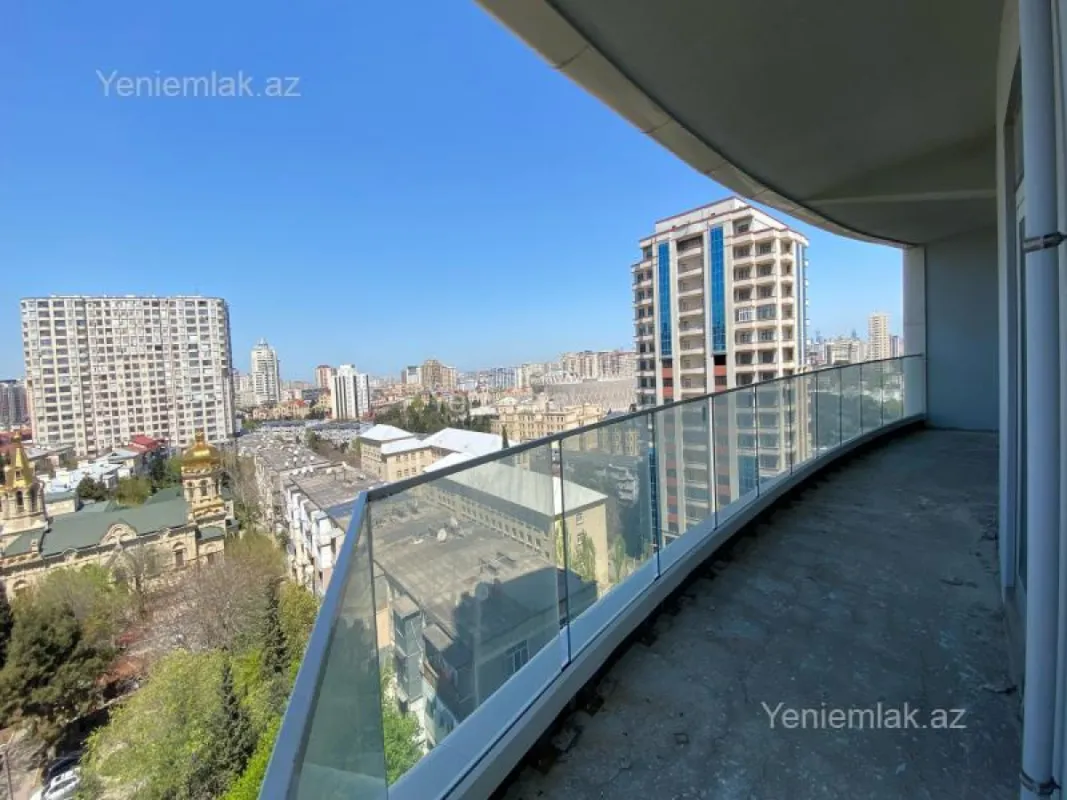 Satılır 4 otaqlı yeni tikili 240.5 m²