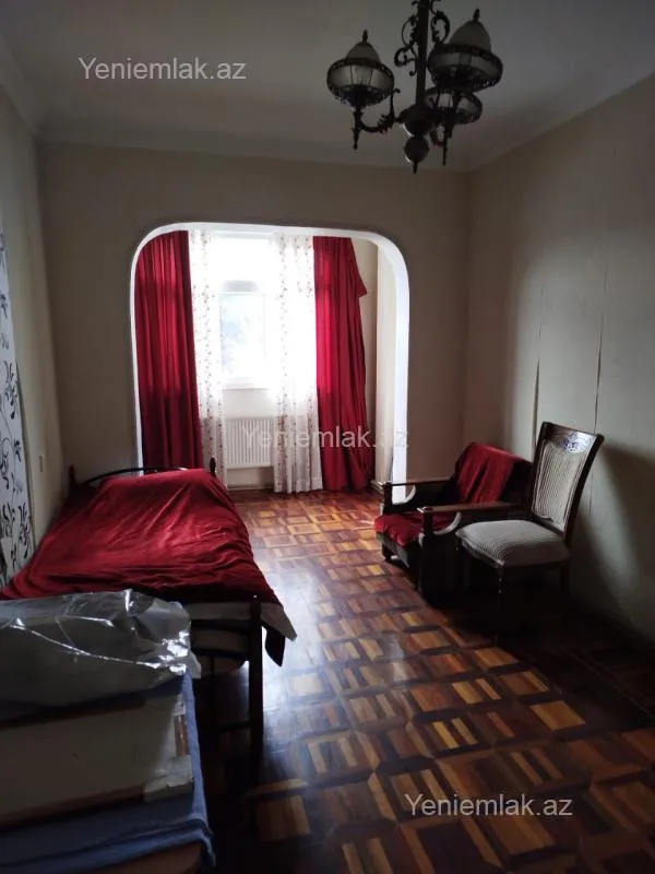 Satılır 4 otaqlı köhnə tikili 90 m²