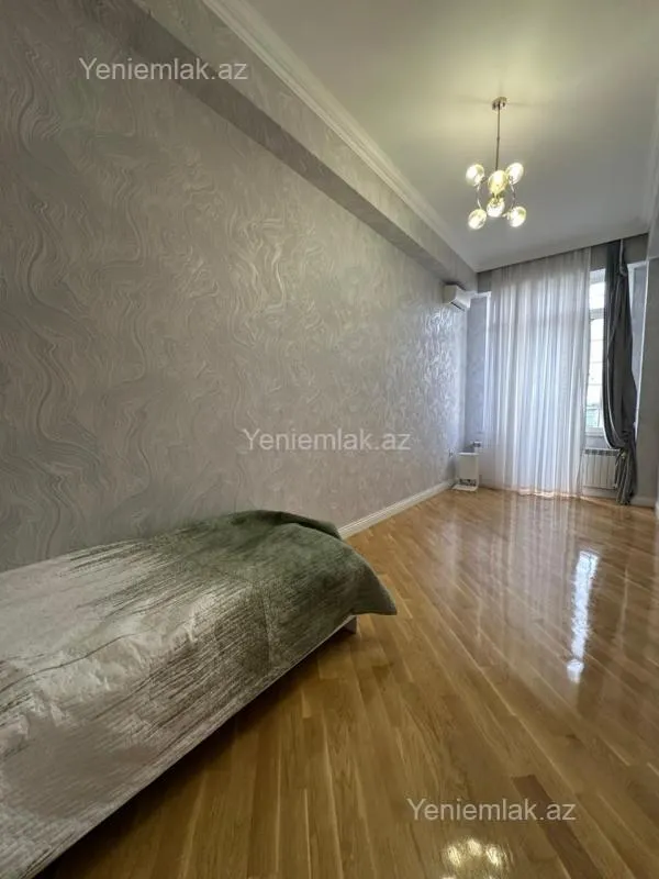 Satılır 4 otaqlı yeni tikili 230 m²