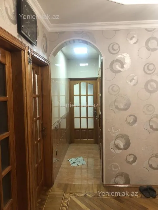 Satılır 4 otaqlı köhnə tikili 100 m²