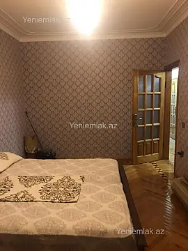 Satılır 4 otaqlı köhnə tikili 100 m²