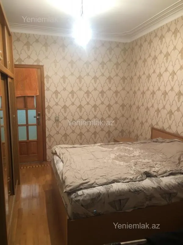 Satılır 4 otaqlı köhnə tikili 100 m²