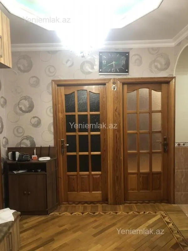 Satılır 4 otaqlı köhnə tikili 100 m²