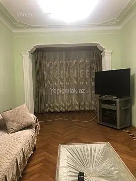 Satılır 4 otaqlı köhnə tikili 100 m² — Bakı, Nizami 4 otaq 100.00 m²
