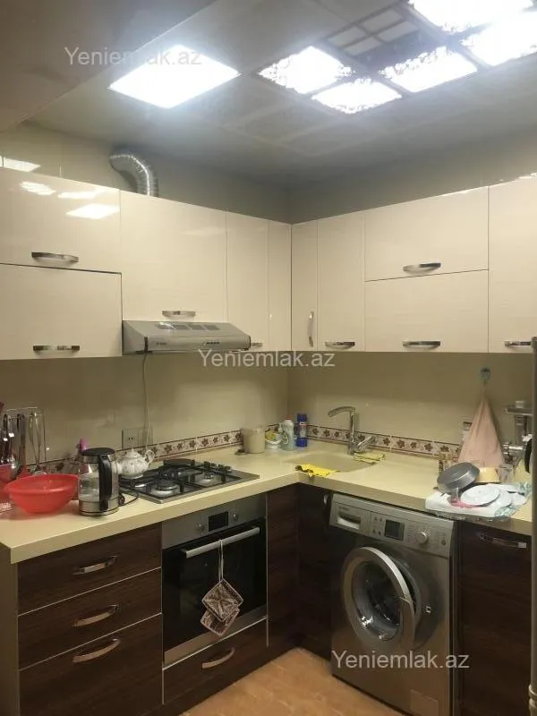 Satılır 4 otaqlı köhnə tikili 100 m²