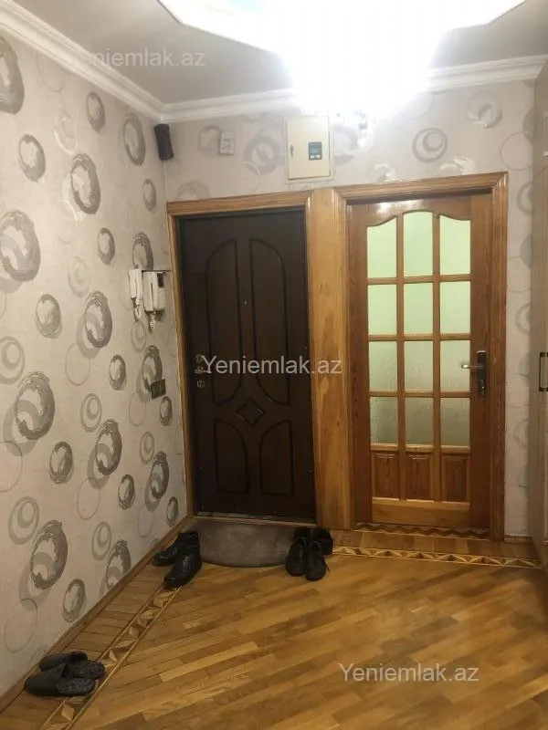 Satılır 4 otaqlı köhnə tikili 100 m²