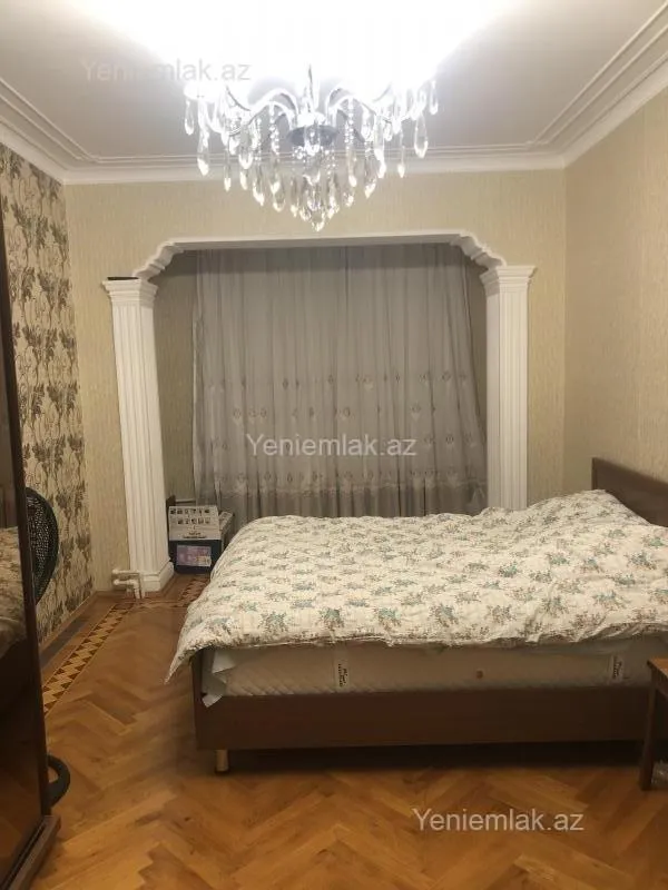 Satılır 4 otaqlı köhnə tikili 100 m²