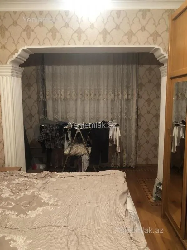 Satılır 4 otaqlı köhnə tikili 100 m²