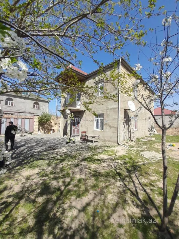 Satılır 6 otaqlı həyət evi 100 m²