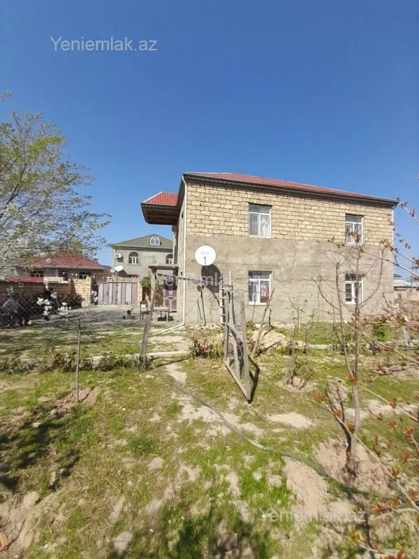 Satılır 6 otaqlı həyət evi 100 m²