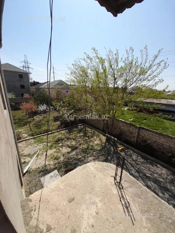 Satılır 6 otaqlı həyət evi 100 m²