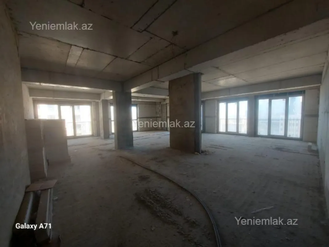 Satılır 3 otaqlı yeni tikili 170 m²