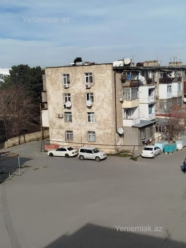 Satılır 1 otaqlı köhnə tikili 30 m²