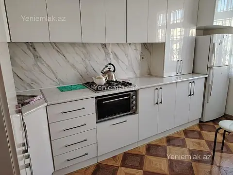 Satılır 4 otaqlı köhnə tikili 90 m²