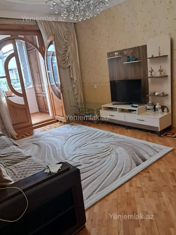 Satılır 3 otaqlı köhnə tikili 75 m²
