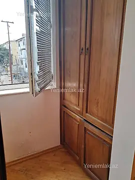 Satılır 3 otaqlı köhnə tikili 75 m²