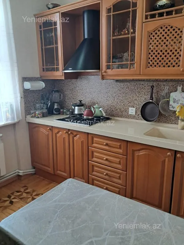 Satılır 3 otaqlı köhnə tikili 75 m²