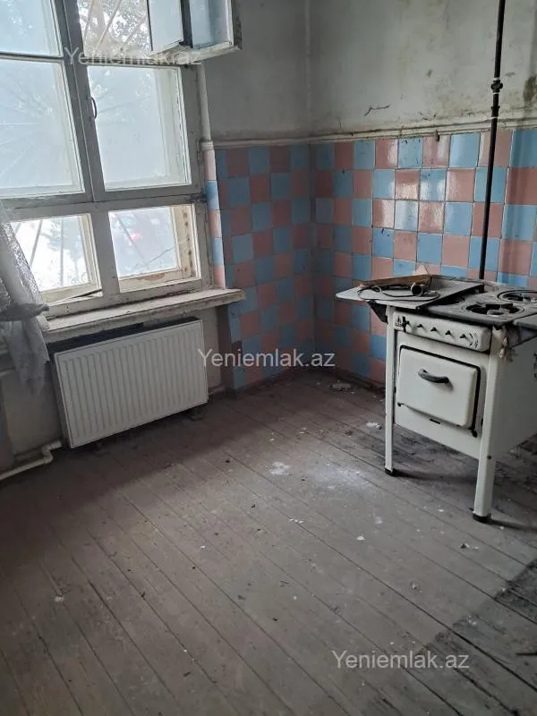 Satılır 3 otaqlı köhnə tikili 75 m²