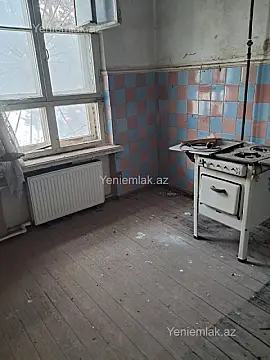 Satılır 3 otaqlı köhnə tikili 75 m²