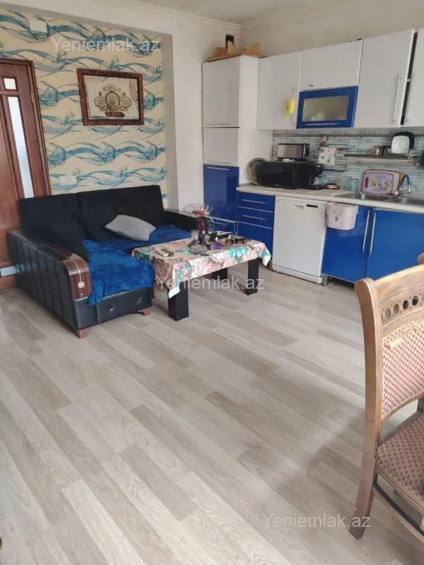 Satılır 3 otaqlı köhnə tikili 120 m²