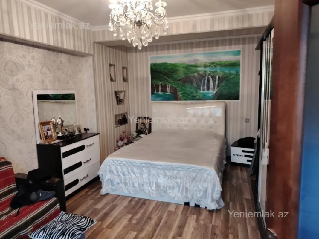 Satılır 3 otaqlı köhnə tikili 120 m²