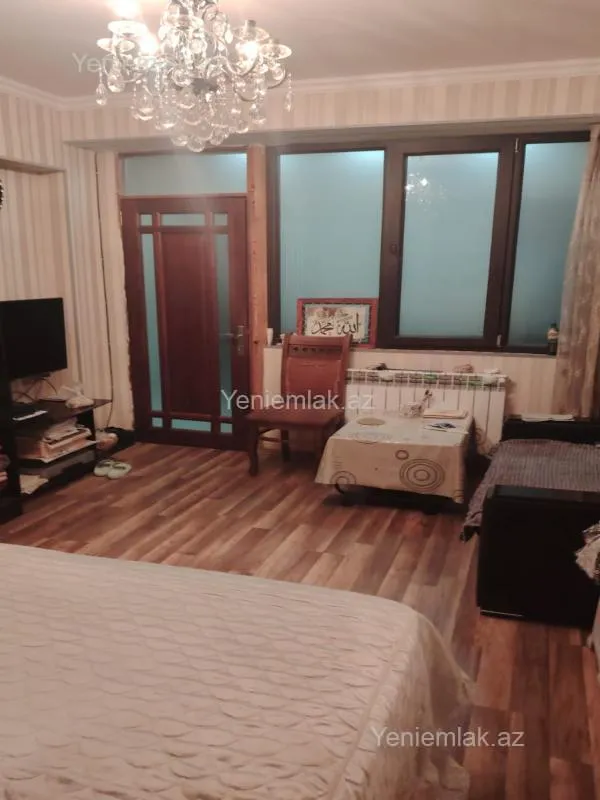 Satılır 3 otaqlı köhnə tikili 120 m²