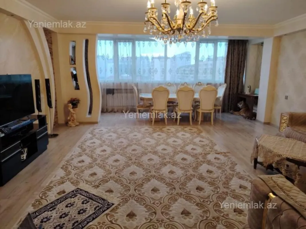 Satılır 3 otaqlı köhnə tikili 120 m²