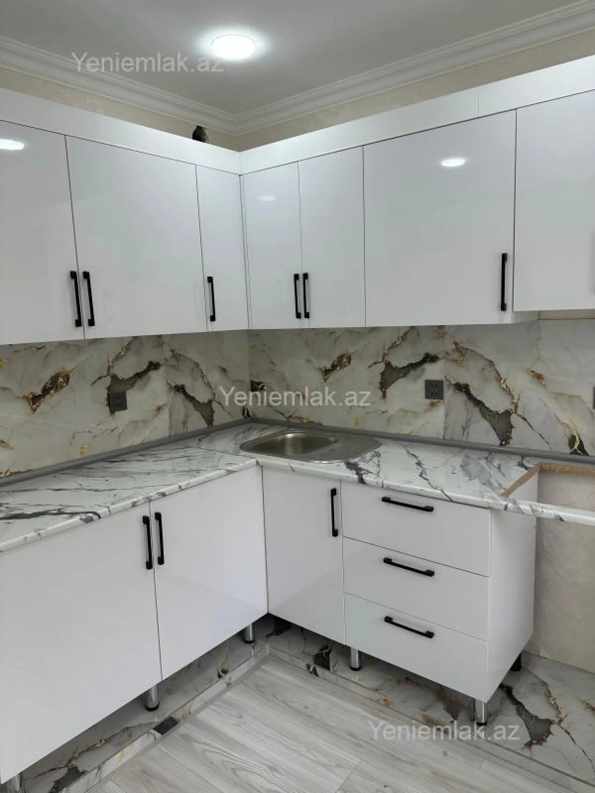 Satılır 3 otaqlı köhnə tikili 78 m²