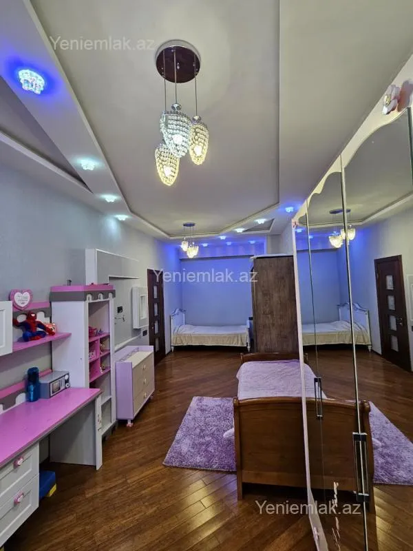 Satılır 4 otaqlı yeni tikili 200 m²