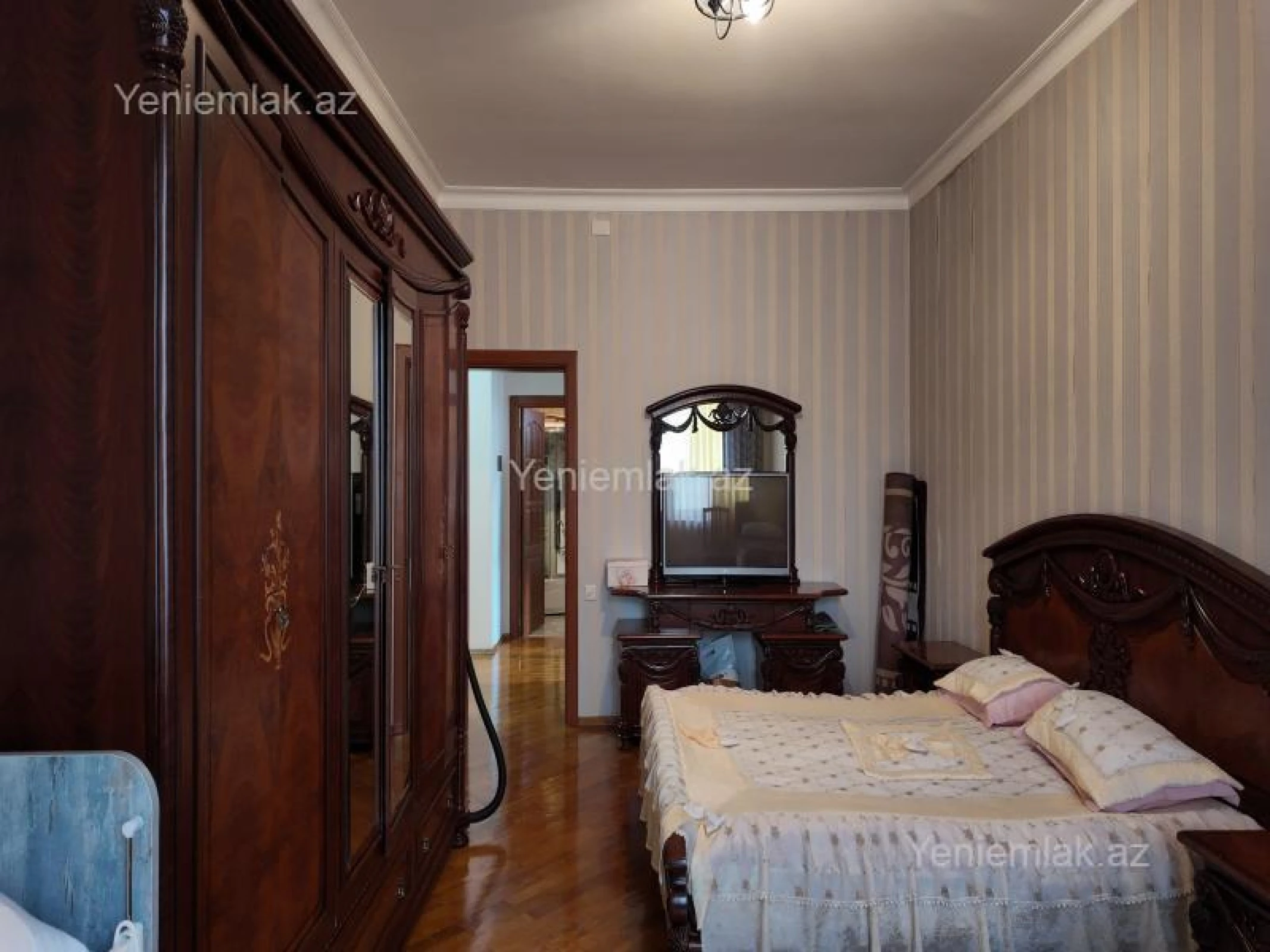 Satılır 6 otaqlı həyət evi 214 m²