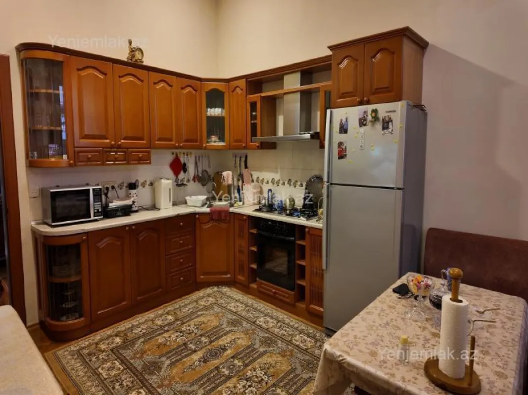 Satılır 6 otaqlı həyət evi 214 m²