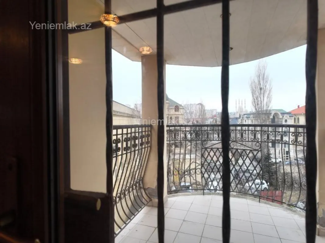 Satılır 6 otaqlı həyət evi 214 m²