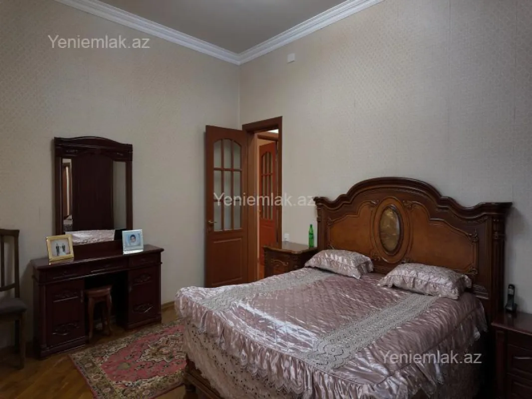 Satılır 6 otaqlı həyət evi 214 m²