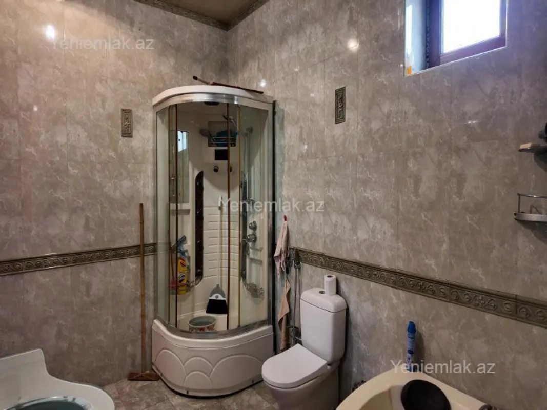 Satılır 6 otaqlı həyət evi 214 m²